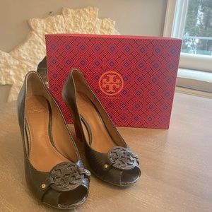 Tory Burch Mini Miller Open Toe Wedge, black, sz 9